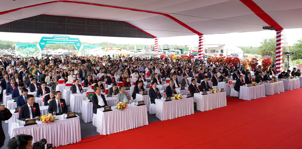 Panoramic view of the Groundbreaking Ceremony for Nam Thang Binh Industrial Park, attended by over 350 leaders, investors, and distinguished guests. Panoramic view of the Groundbreaking Ceremony for Nam Thang Binh Industrial Park, attended by over 350 leaders, investors, and distinguished guests.