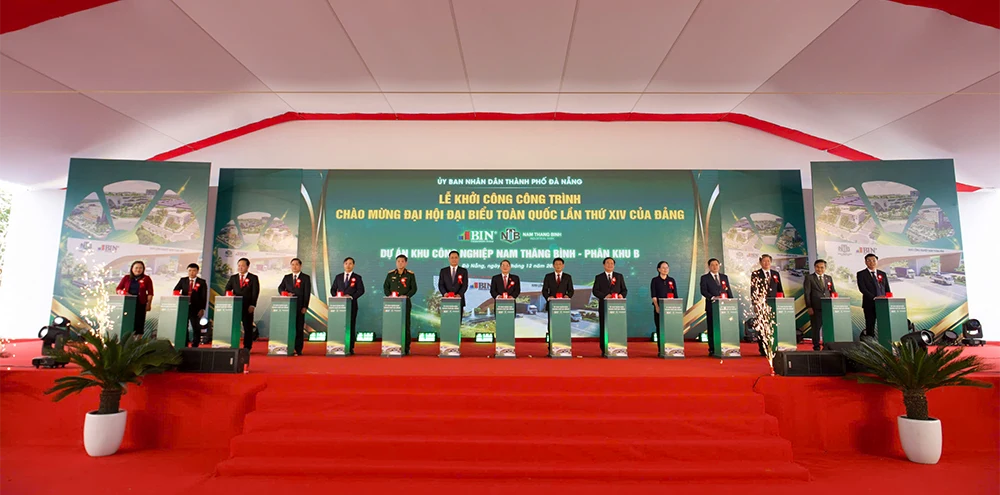 The Investor, along with distinguished Leaders and Delegates, presses the button to officially commence the Nam Thang Binh Industrial Park - Subdivision B project. The Investor, along with distinguished Leaders and Delegates, presses the button to officially commence the Nam Thang Binh Industrial Park - Subdivision B project.